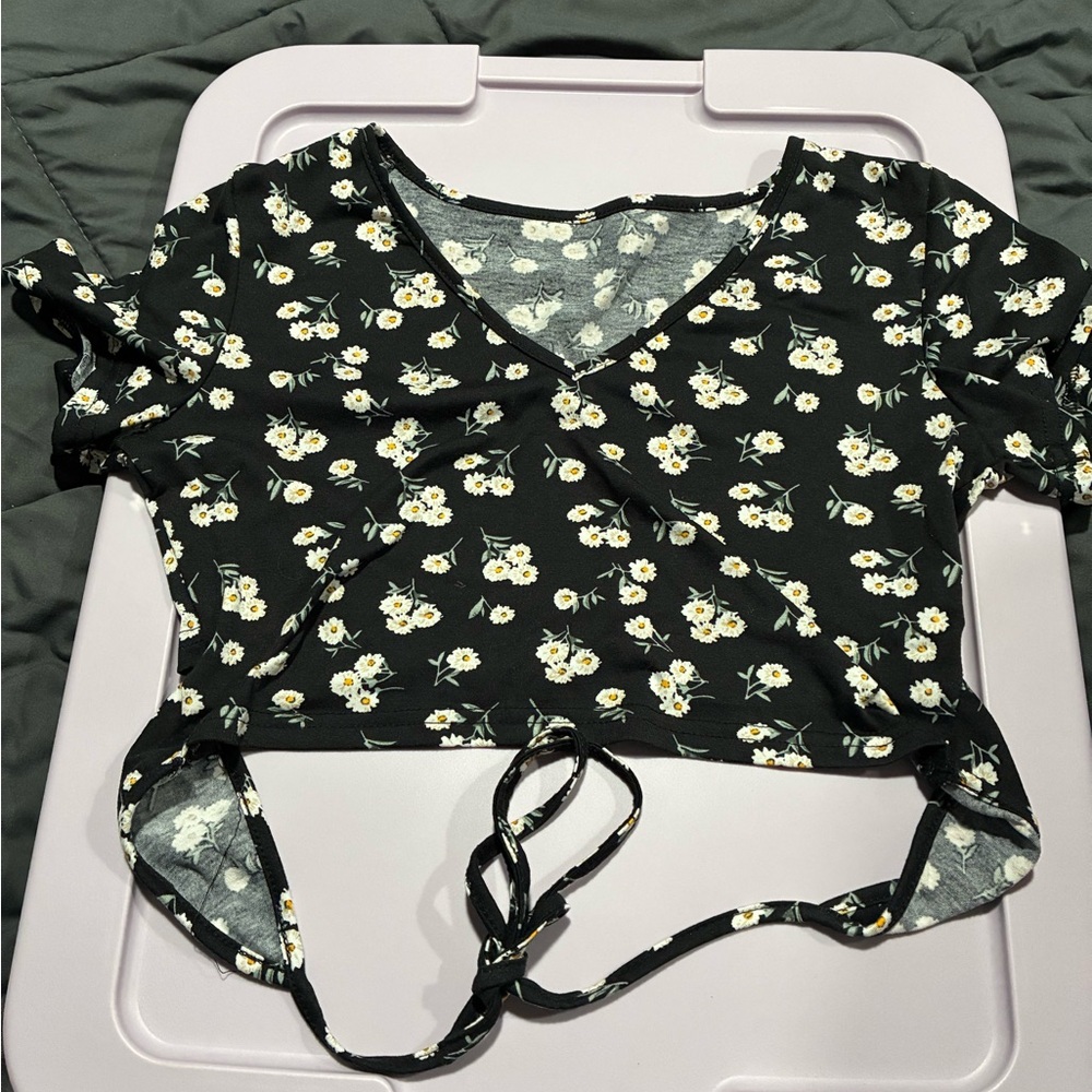 SHEIN Black Floral Tie-Front Crop Top